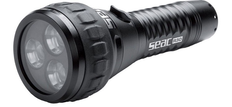 TORCIA R30 SEAC COLORE NERO 3 LED RICARICABILE (FASCIO REGOLABILE)