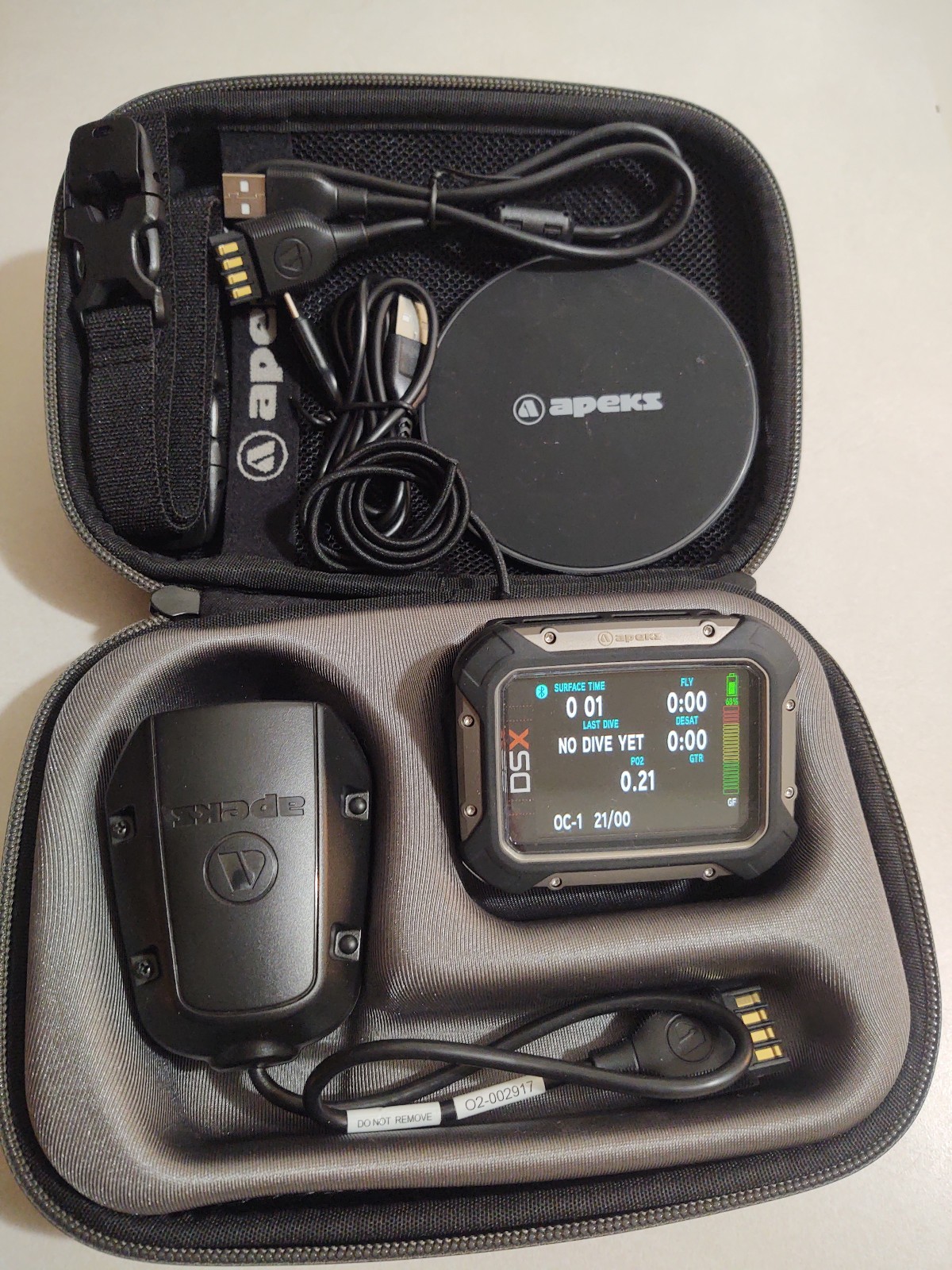 Apeks DSX Dive Computer w/ O2 Analyzer Black – New Unused in Original Box