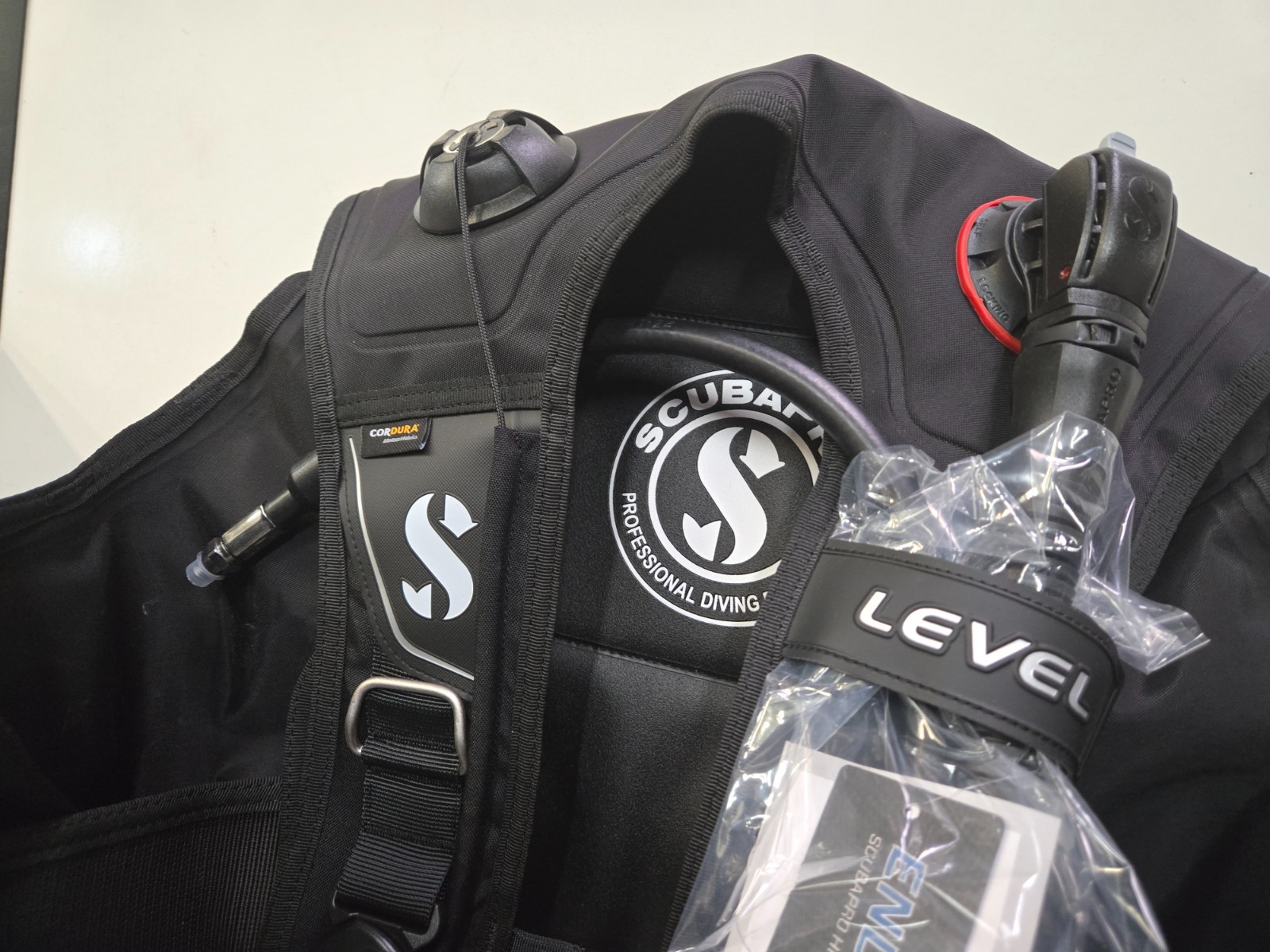 SCUBAPRO Level Weight Integrated System Medium WAS NEVER USED