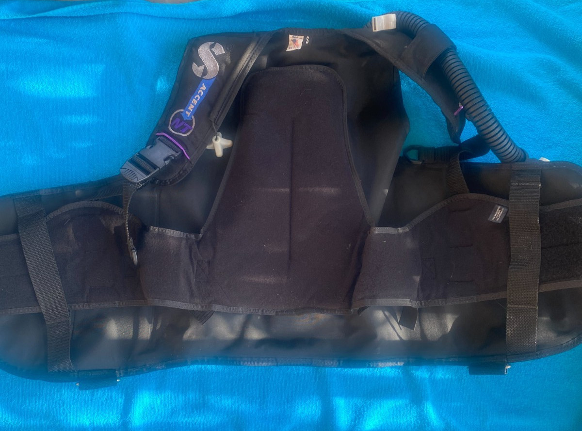 SCUBAPRO BCD. Small. Accent NT. With Air2.