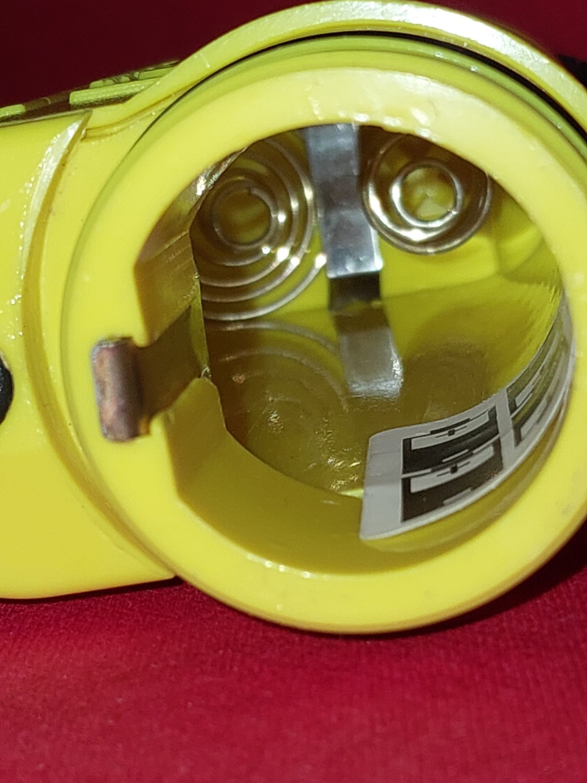 Underwater Kinetics Sun Light SL4 Scuba/Dive Light ~ Yellow ~ 4 C Batteries