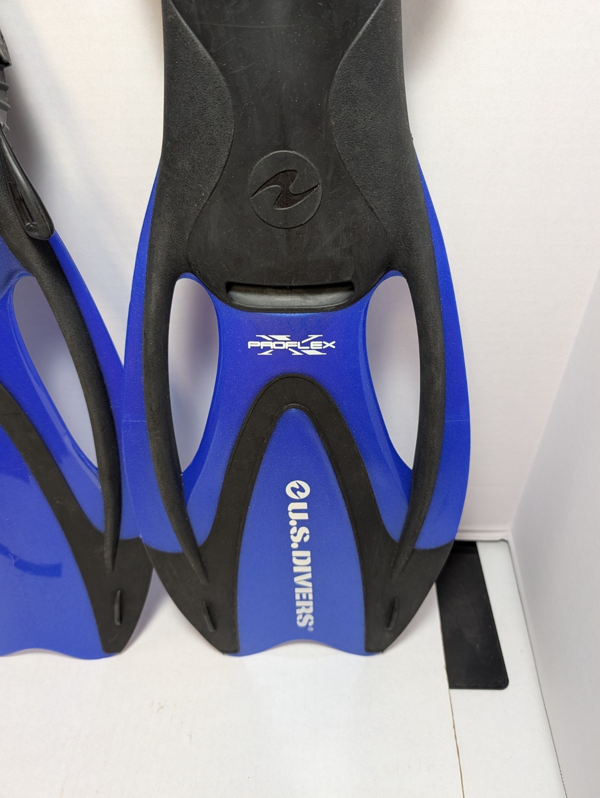 U.S. Divers Proflex Snorkel Set Adult Medium 7-10 Mask Fins Snorkel DVD Bag