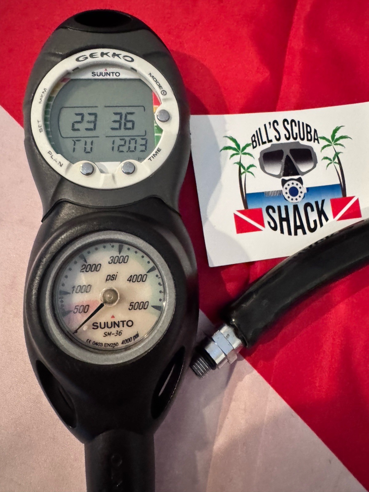 SUUNTO GEKKO NITROX SCUBA COMPUTER CONSOLE WITH CPG FRESH BATTERY AND O RING!