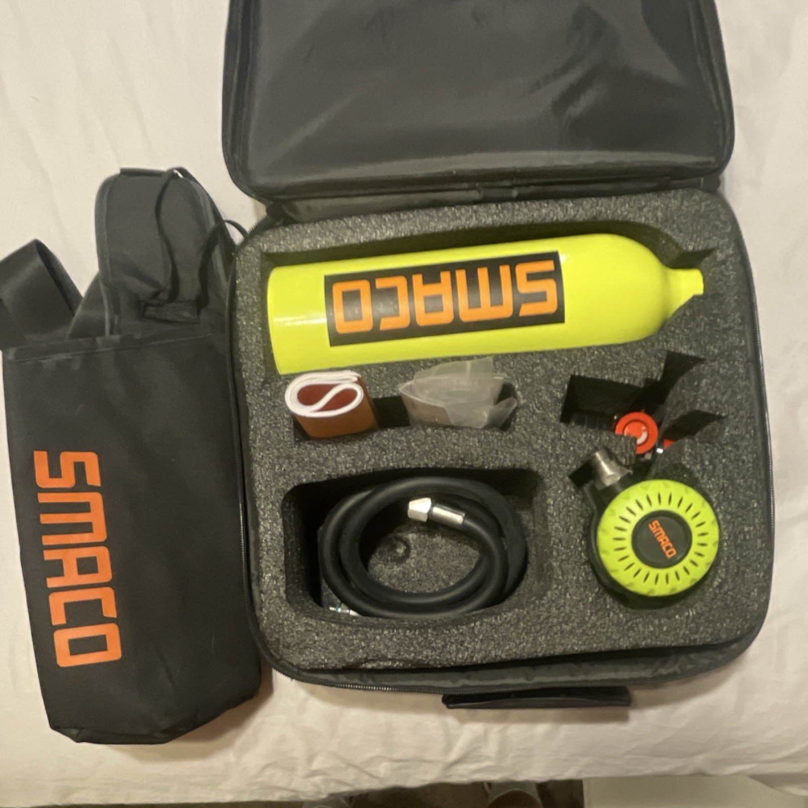 1 L SMACO Mini ScubaTank Cylinder Set w/ Regulator, Hose & CarryCase Green/Black