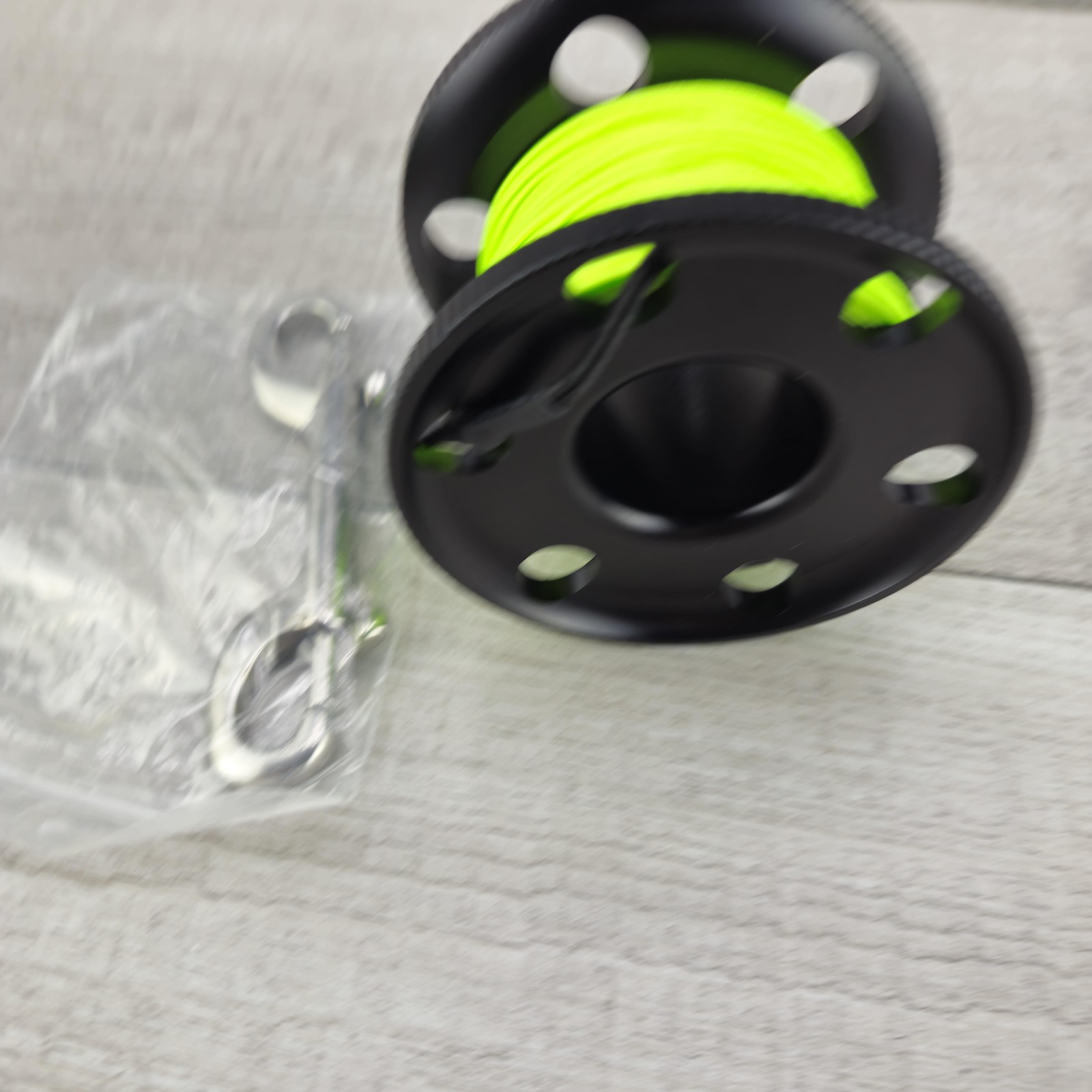 Scuba Diving Finger Spool Reel Hi-Vis Neon Line + Double Bolt Snap, 118 Feet