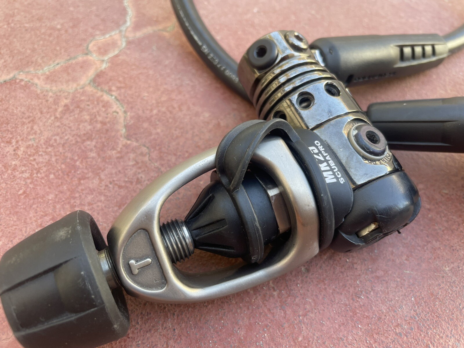 Scubapro 🇺🇸 MK25 A700 Black-Tech Regulator Set W/Titanium Yoke/A-clamp
