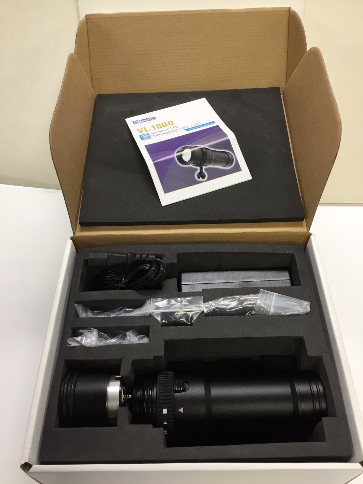 Big Blue VL1800 rechargeable LED Video Dive Light, 6500k, 450Lm. 900Lm. 1800 Lm.