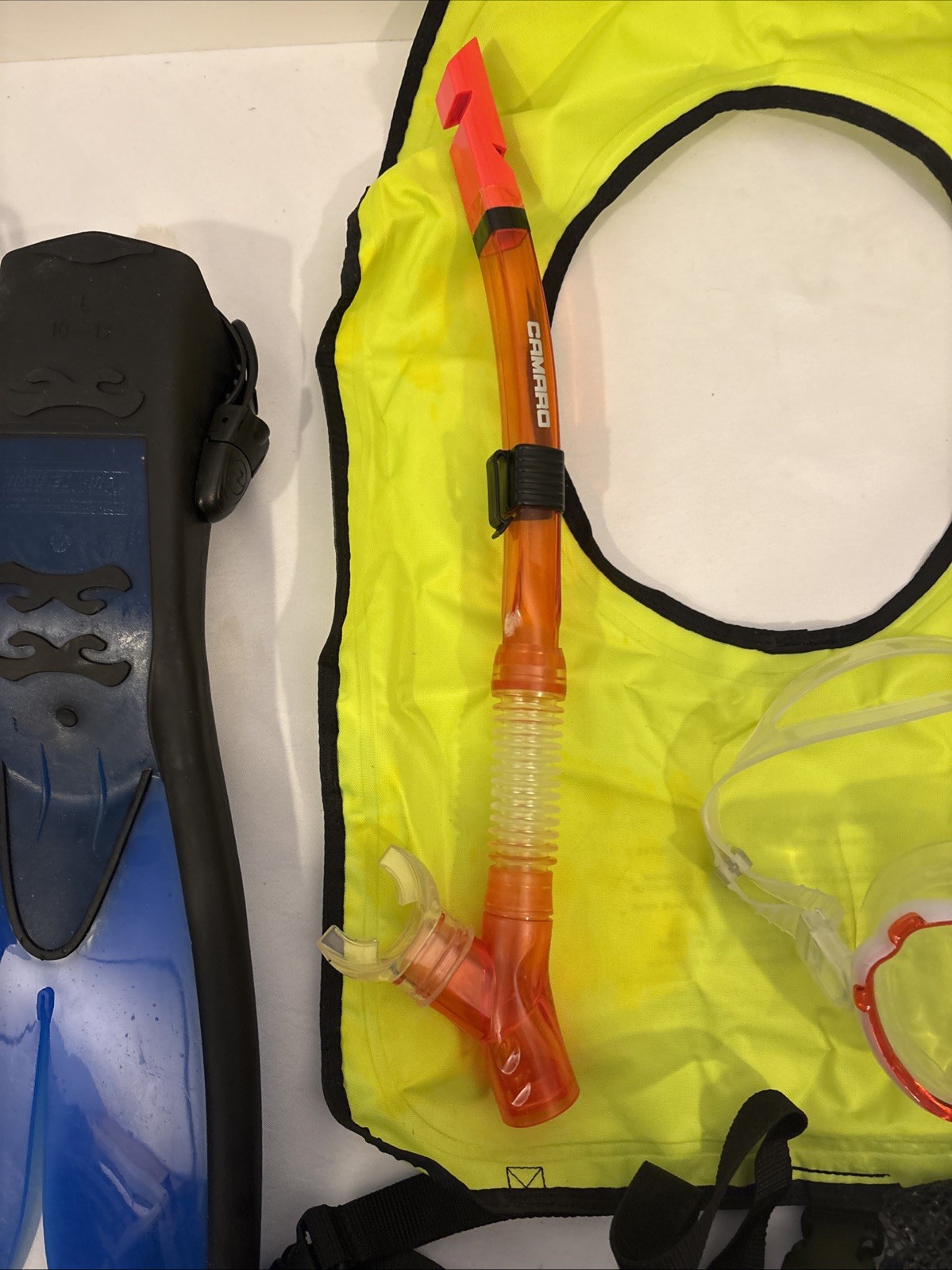 US Divers Camaro Snorkeling Set Adult Size Large Fins Mask Vest Breathing Tube