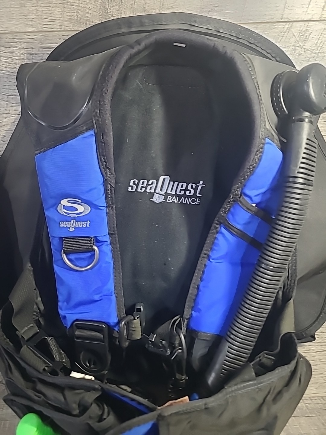 SeaQuest Balance BCD Men’s Size Large And Two 5 lb Weight Pockets