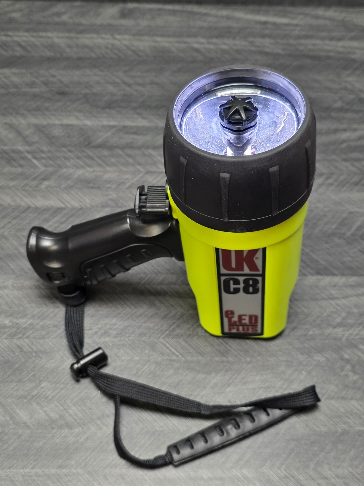 Underwater Kinetics C8 eLED Plus Waterproof Scuba Dive Light Flashlight Tested