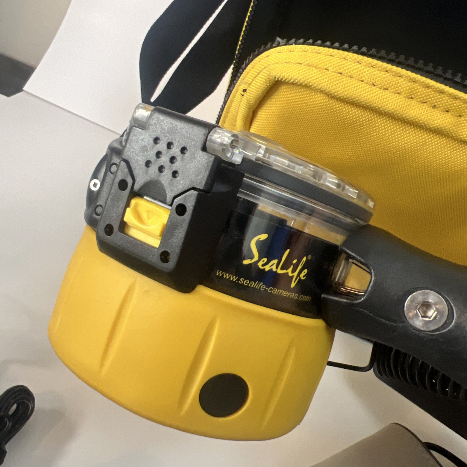 Sealife DC600 Camera w/ Dive Case Battery Charger & SL960D Flash – WORKING