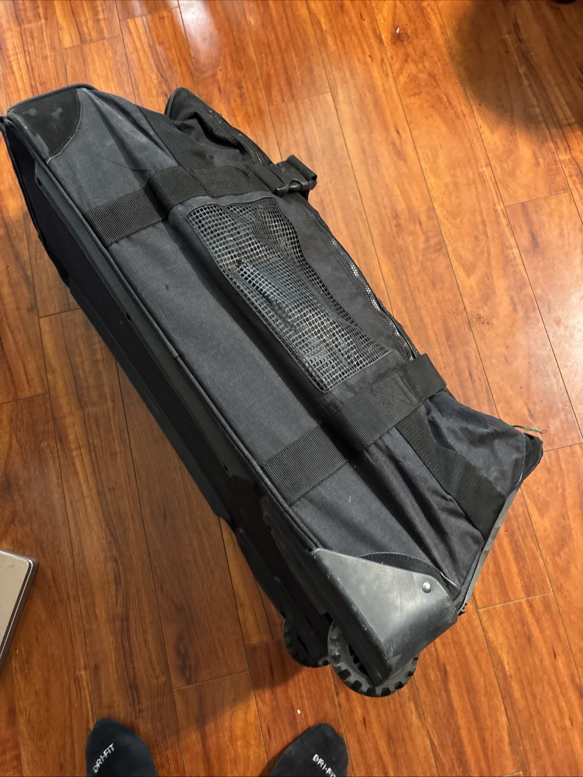 AKONA Adventure Gear Travel Scuba Dive Roller Bag BLACK 34″ x 15″ x 16″ READ!