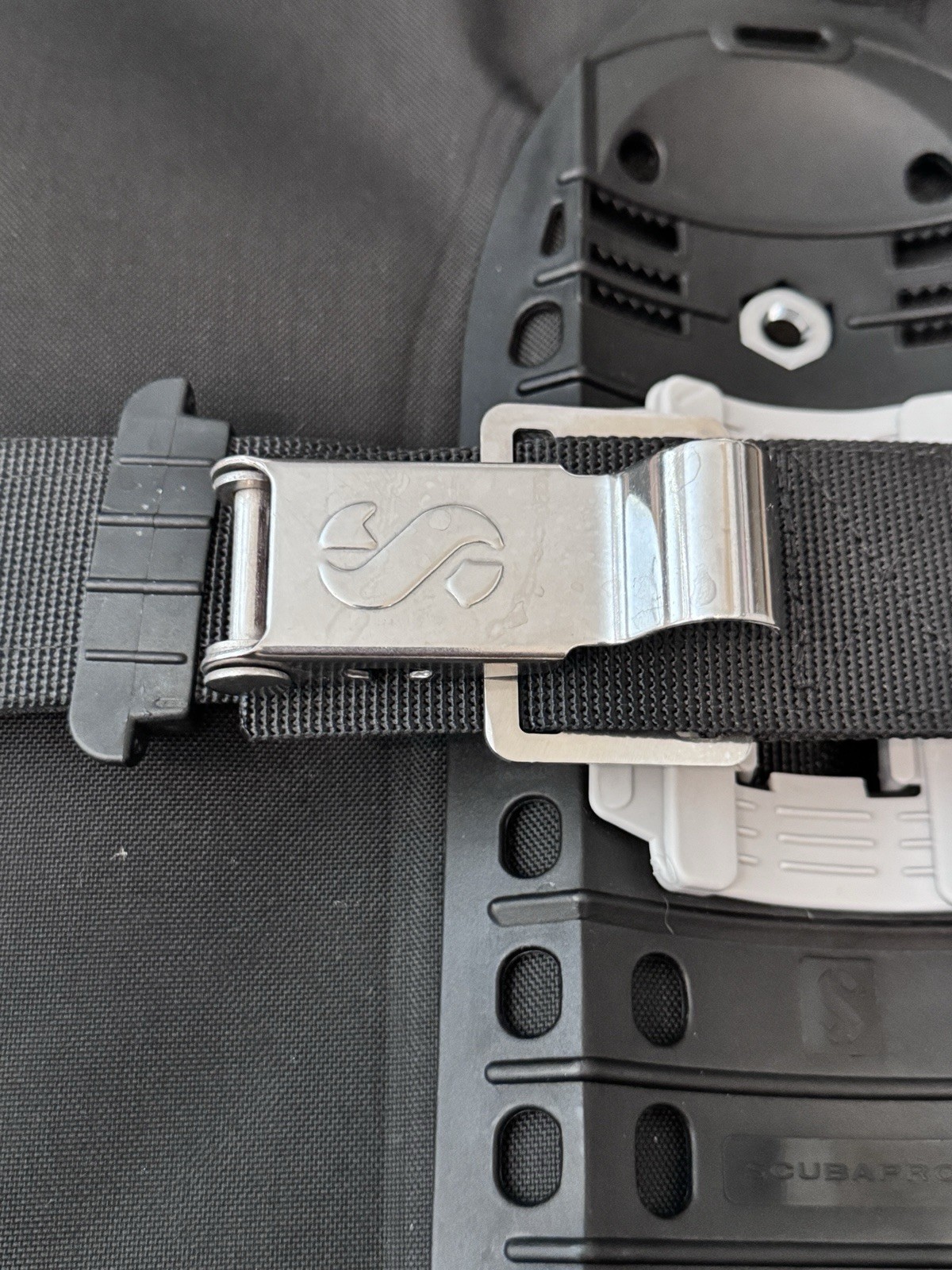 SCUBAPRO NIGHTHAWK BCD XL WEIGHT POCKETS, LATE MODEL,NEVER BEEN WET! ($650 Reg)