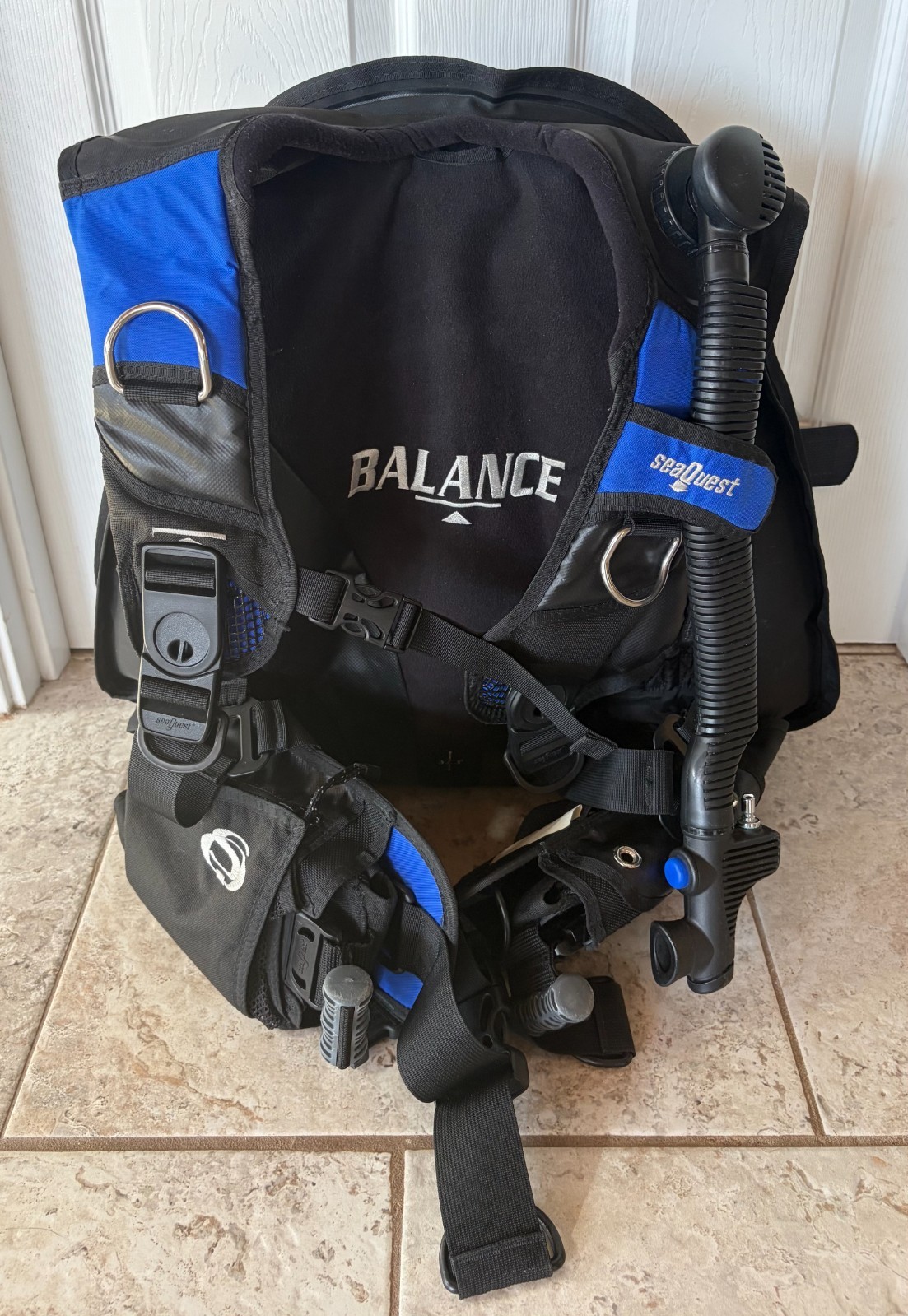 Sea Quest Aqua Lung BCD Balance Size M/L Black w/ Blue Integrated Weight Pockets